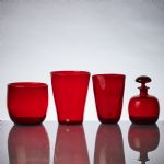 1713 2527 Rött glas